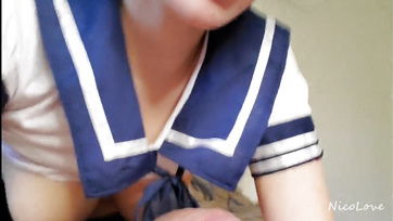 Tündibündi ázsiából származó leány szívesen lepippantja a férje répáját Thumb