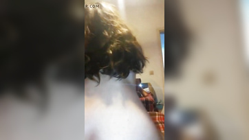 Kívánatos amatőr fruskák cumizzák a kolbászt és egy óriásit kúrnak - szexfilm válogatás Thumb