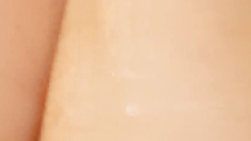 Rimánkodott a tini csaj hogy vágjam be a kolbászomat mialatt nyaltam-faltam a punciját Thumb