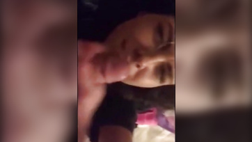 Tüneményes fiatal tini lányok akik szeretik ha egy nagyot élveznek az arcukra - kollekció Thumb