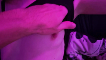 Teli Torokkal jajgatott a csábító amatőr sunci mialatt a férjecskéje birizgálta a kéjnedves puncusát Thumb