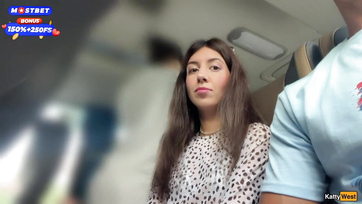 Átült mellém az idegen lány a buszon hogy meghúzogassa az életerős fütykösömet Thumb