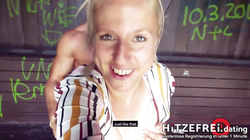 Már az első randin megfarkalhatta a szexis németországi milf hölgyike sunáját a megállóhelyen Thumb