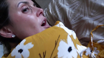 A ribis mostoha anyukám fejéből mászott ki hogy töltsünk fel egy szex videót az internetre Thumb