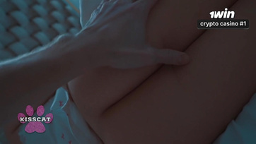 Vajon megkefélte éjszaka a szendergő nőcije háta mögött a szégyentelen mostoha lánya passzos lyukát? Thumb